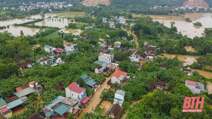 “Hiện nay, Đảng ủy, UBND xã vẫn đang tiếp tục chỉ đạo các thành viên Ban chỉ huy PCTT và TKCN, các tổ chức chính trị, các thôn, trạm y tế theo dõi sát sao tình hình thời tiết, mực nước trên sông để có những giải pháp kịp thời hỗ trợ bà con nhân dân”, ông Nhân cho biết thêm.