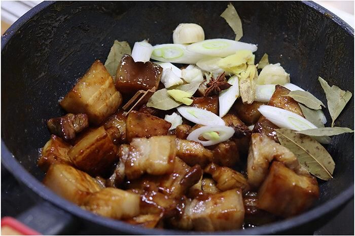 Các lá gia vị giúp tạo mùi thơm cho món ăn. (Ảnh: Sohu)