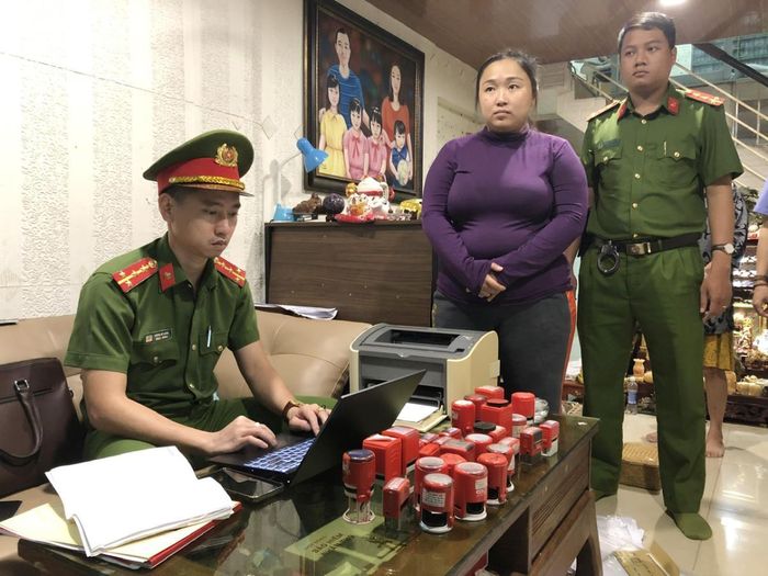 Lực lượng Cảnh sát kinh tế phá chuyên án lớn về mua bán hóa đơn.