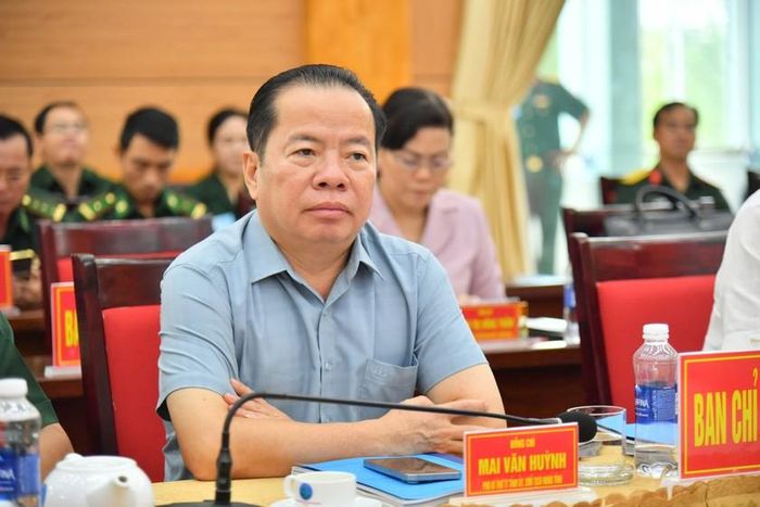 Ông Mai Văn Huỳnh - Phó Bí thư Thường trực Tỉnh ủy, Chủ tịch HĐND tỉnh dự khai mạc diễn tập khu vực phòng thủ thành phố Phú Quốc năm 2024.