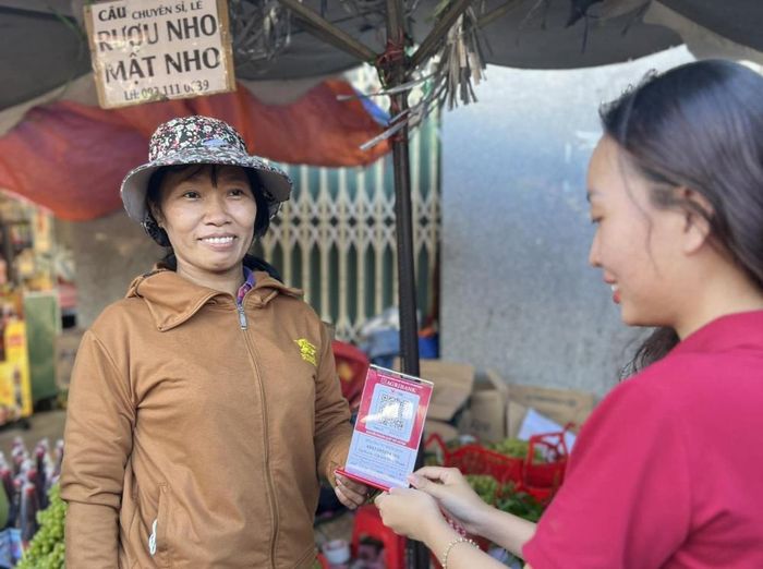 Thanh toán không dùng tiền mặt đang trở thành thói quen của nhiều người dân ở Ninh Thuận.