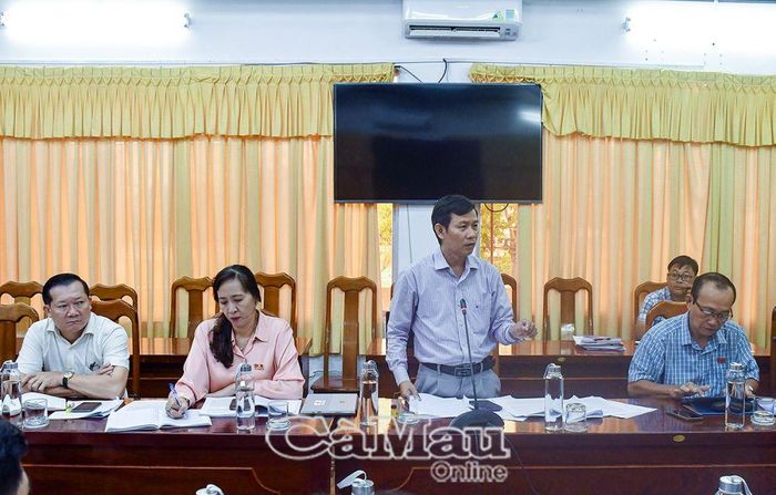  Ông Nguyễn Đức Tiến, Phó trưởng Ban Văn hóa - Xã hội HĐND tỉnh quan tâm đến nguồn học phí trong học sinh bán trú.