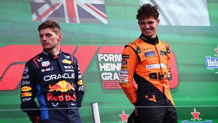Norris (phải) liệu có thể lật đổ được Verstappen?