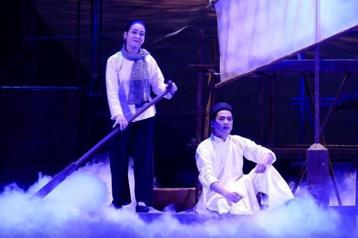 Nghệ sĩ Minh Hải (phải, vai Nguyễn Tất Thành) và nghệ sĩ Minh Nguyệt (vai Út Tâm)