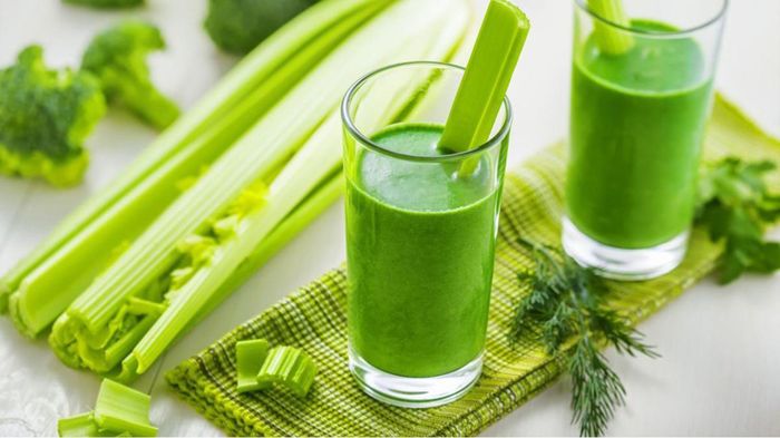 Nước ép cần tây mang nhiều công dụng trong việc làm đẹp.