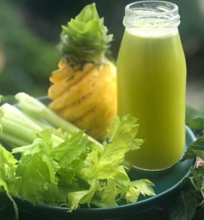 Nước ép cần tây có thể kết hợp với thêm một số loại quả hoặc củ khác để tránh sự nhàm chán.
