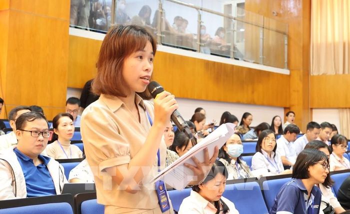 Đại diện các doanh nghiệp nêu vướng mắc, khó khăn trong quá trình thực thi chính sách thuế. Ảnh: Hứa Chung – TTXVN