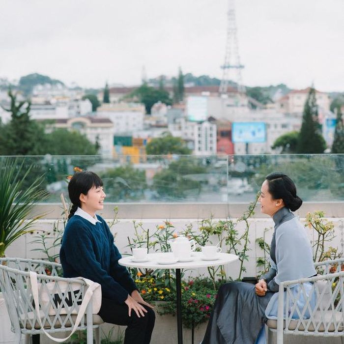 Bích Ngọc - vai Bình An (bìa trái) cùng diễn viên Hồng Ánh - vai Thúy Hạnh