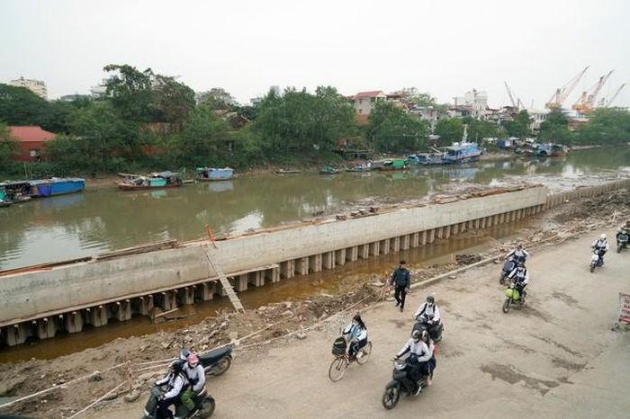 Xóm đò đã bị giải tỏa, nơi đây sẽ trở thành một đường phố đẹp nối phố cũ Tam Bạc ra phía bến Bính. Bến phà này cũng đã bị giải tỏa để làm công viên…
