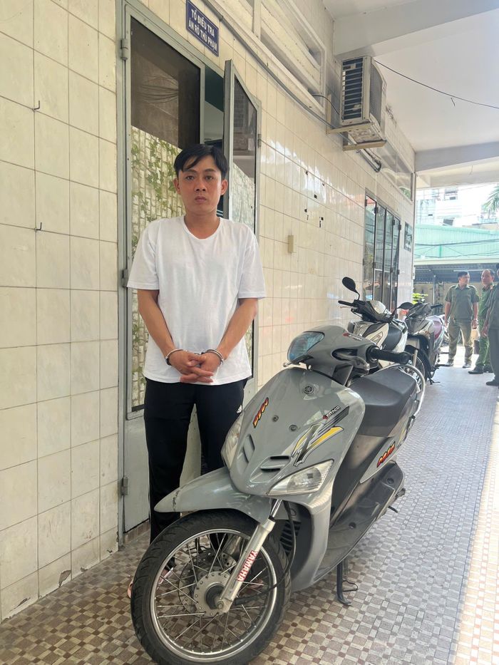  Nguyễn Thành Đạt cùng phương tiện gây án. 