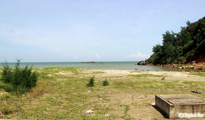 Khu vực biển Quỳnh Bảng đã được lắp đặt đường ống để lấy nước vào. Ảnh: Quang An