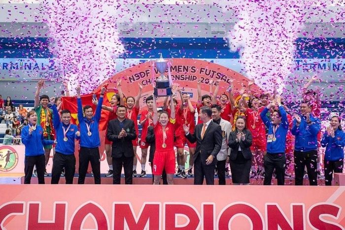 ĐT futsal nữ Việt Nam lên ngôi Vô địch giải quốc tế NSDF
