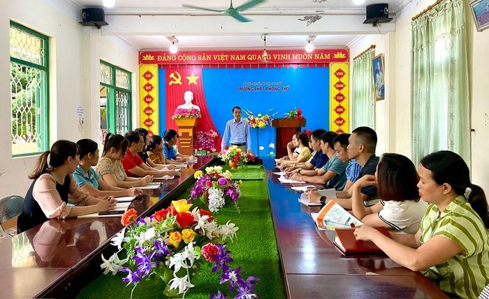 Thẳng thắn nhìn nhận và khắc phục những hạn chế, Chi bộ Trường THPT Phong Thổ từ xếp loại hoàn thành nhiệm vụ (năm 2021) đã được xếp loại hoàn thành xuất sắc nhiệm vụ vào các năm 2022, 2023.