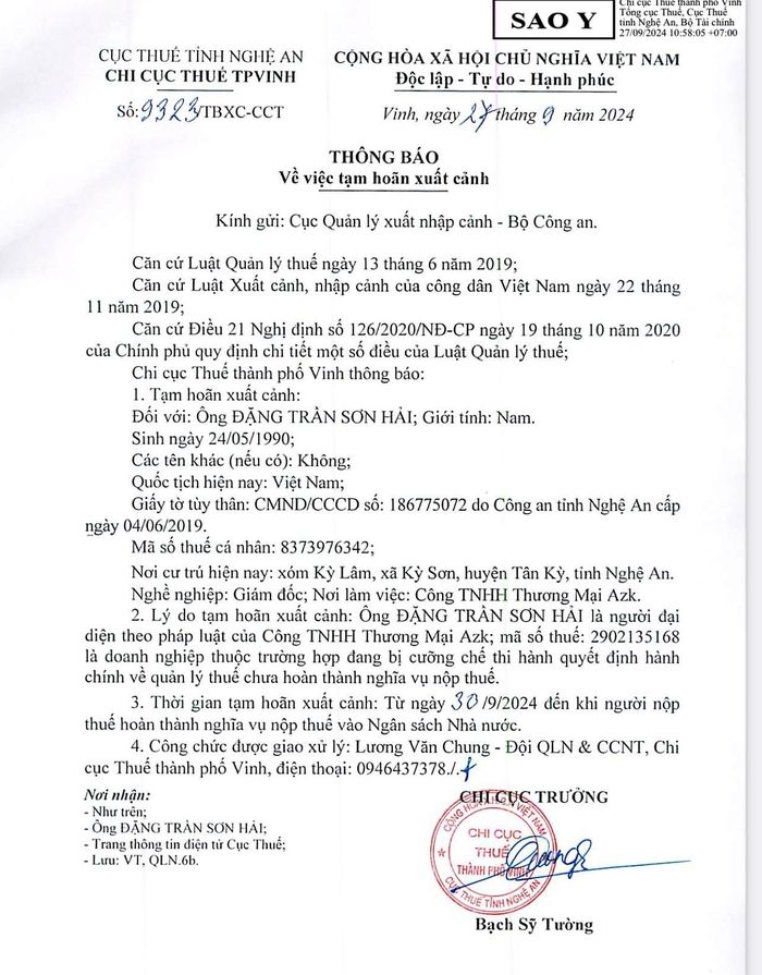 Một thông báo hoãn xuất cảnh đối với chủ doanh nghiệp do Chi cục Thuế Vinh ban hành. Ảnh: Trân Châu.