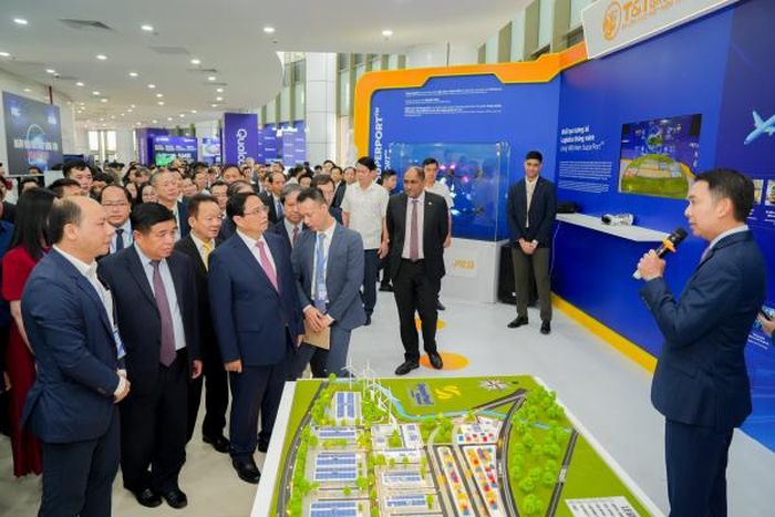 Các gian hàng giới thiệu thông tin về công nghệ của doanh nghiệp.