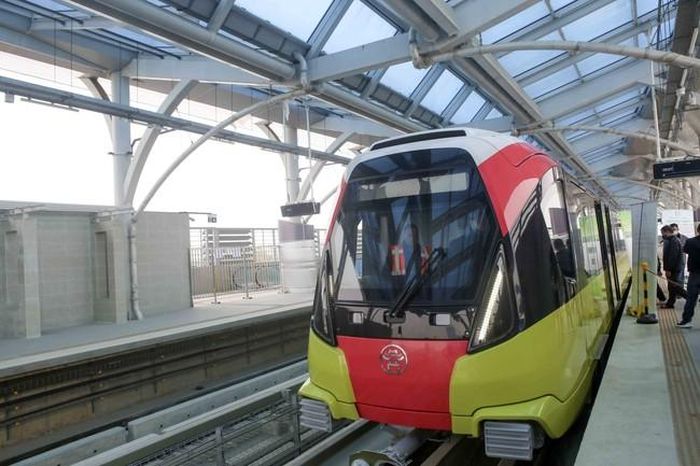 Đoàn tàu tại nhà ga S1 (đối diện trường Đại học Công nghiệp Hà Nội). Ảnh: Tuấn Đức - TTXVN