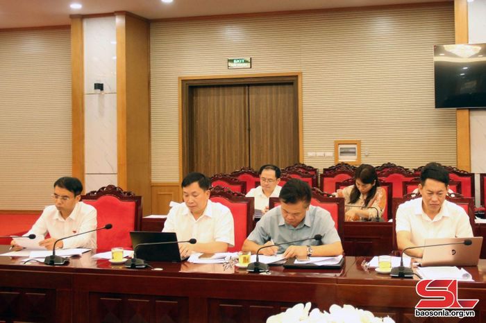 Các đại biểu dự cuộc làm việc.