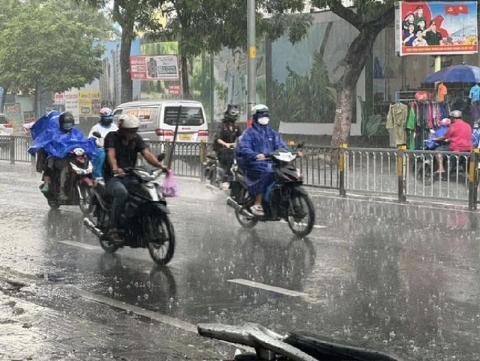 Từ hôm nay tới ngày 5.10, TP.HCM và một số tỉnh thành Nam bộ có khả năng xuất hiện mưa và buổi sáng - Ảnh: CHÍ NHÂN