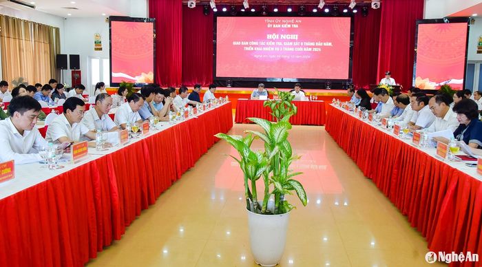 Quang cảnh hội nghị. Ảnh: T.L