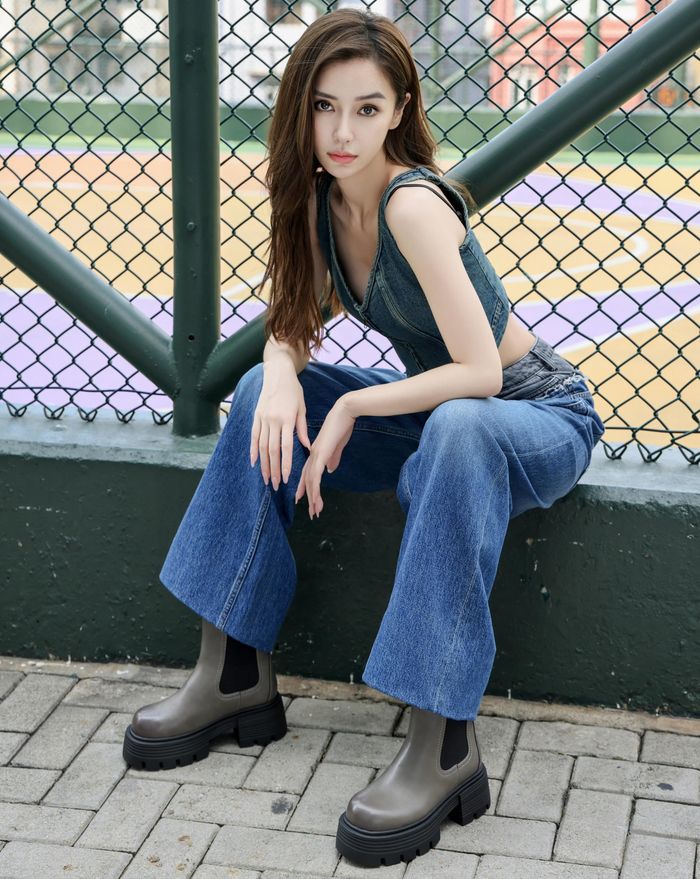 Không ai dám mời một nghệ sĩ vướng bê bối và đã bị cảnh cáo như Angelababy làm việc. 