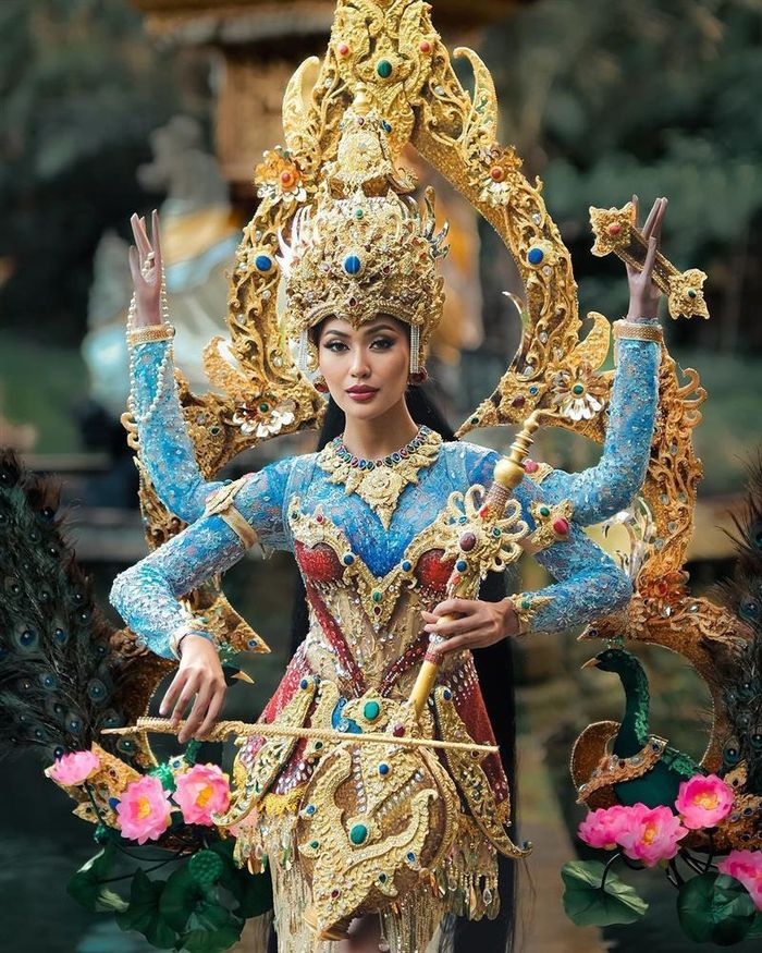 Ketut trong phần thi Trang phục dân tộc diễn ra tại Ninh Bình