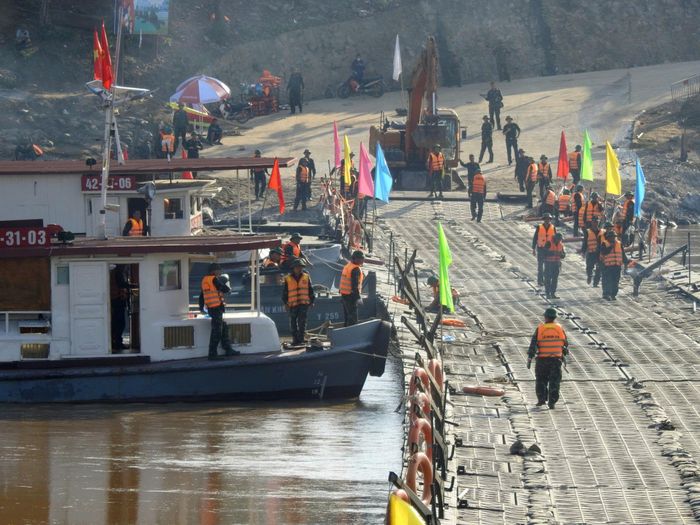 Cầu phao Phong Châu thông xe trở lại từ 17h30 hôm nay. Các phương tiện lưu thông qua cầu phao từ 6h - 22h hằng ngày.