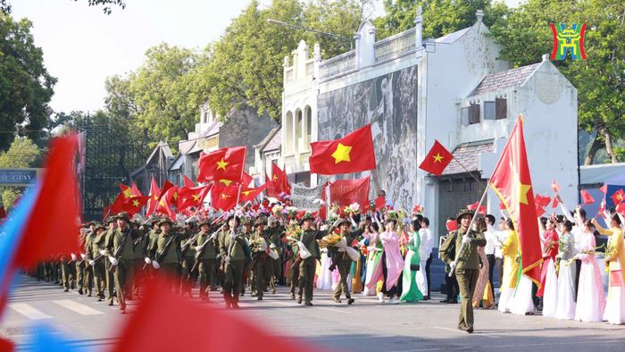 Hình ảnh đoàn quân chiến thắng trở về.