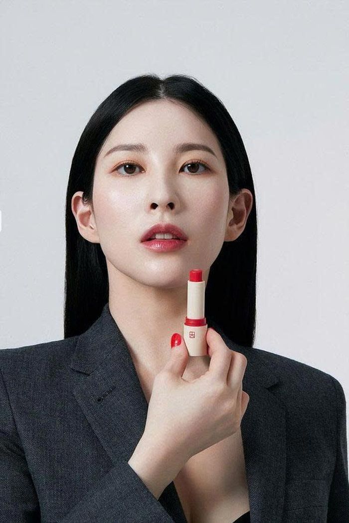  Chae Moon-sun chia sẻ về cuộc sống cá nhân và quảng bá công ty mỹ phẩm của mình qua các video. Ảnh: Talitha Koum. 