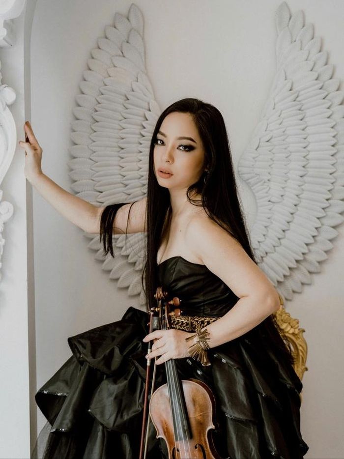"Hà Nội đêm nghiêng bão" là một trong những tác phẩm nằm trong dự án Album "Hà Nội Hà Nội" của nữ nhạc sĩ - nghệ sĩ violin Trịnh Minh Hiền dự định sẽ ra mắt vào cuối năm 2024