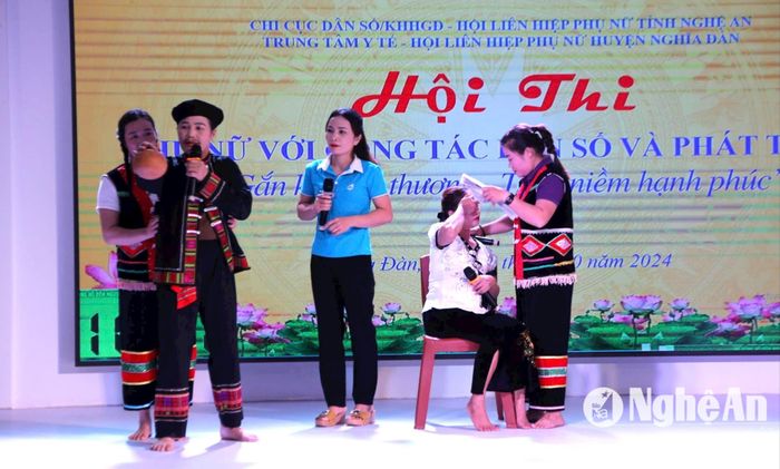 Phần thi Tài năng với nhiều nội dung hấp dẫn như diễn tiểu phẩm, trình diễn thời trang, thuyết trình. Ảnh: Mỹ Hà