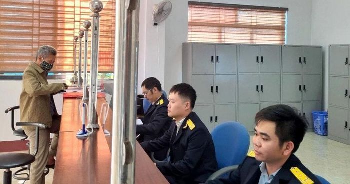 Chi cục Thuế khu vực Tây Nghệ II trong giờ làm việc. Ảnh: Thái Hiền 