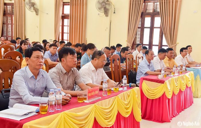 Đại diện lãnh đạo các sở, ngành tham dự hội nghị. Ảnh: T.L