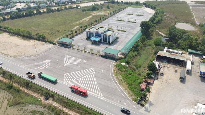 Việc chưa thể đấu nối để đưa bến xe đi vào hoạt động là một sự lãng phí lớn. Ảnh: Tiến Đông