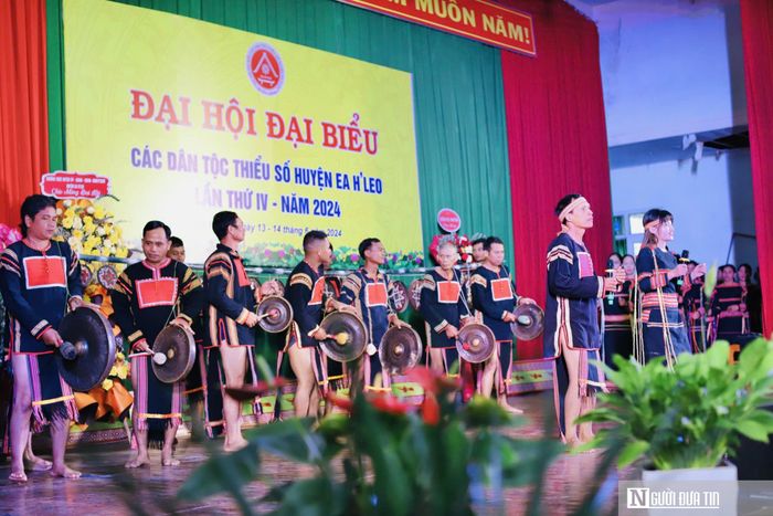 Đội cồng chiêng và múa xoang buôn Treng tham gia biểu diễn tại nhiều sự kiện.