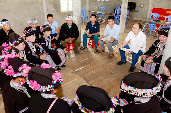 Bí thư Đảng ủy xã Mường Khoa và Chi bộ bản Nậm So gần dân, sát dân, nắm bắt tâm tư, nguyện vọng của nhân dân, đề ra chủ trương lãnh đạo đúng đắn.