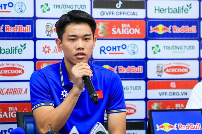 Chân sút trẻ Đình Bắc nhiều khả năng sẽ được trao cơ hội đá chính trước Ấn Độ.Ảnh: Minh Dân