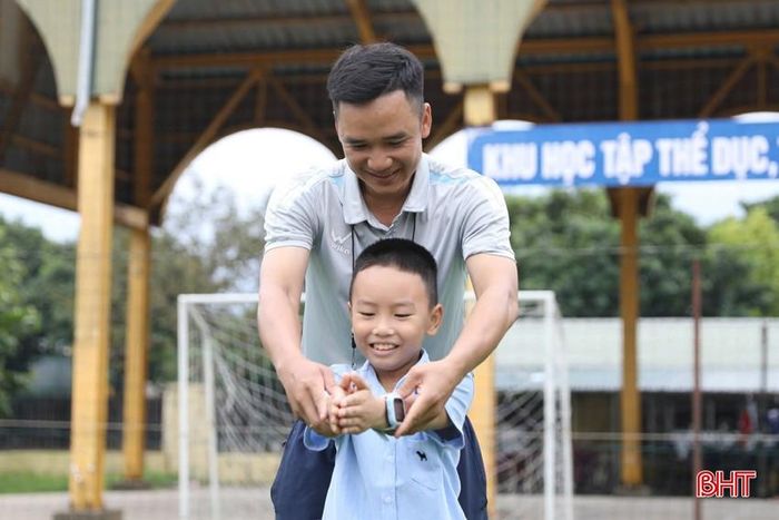 Trong công tác giảng dạy, thầy Trân là một giáo viên tận tâm, đạt nhiều thành tích cao.