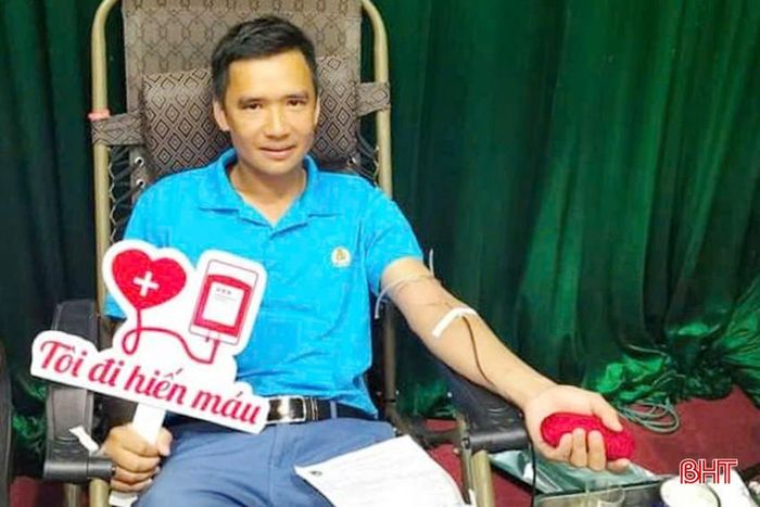 Thầy Nguyễn Đình Trân đã có 22 lần hiến máu tình nguyện.