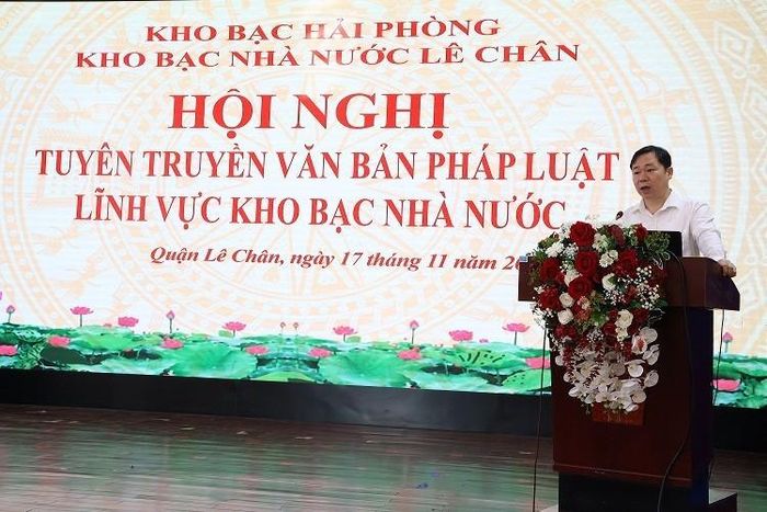 Các đơn vị KBNN trong toàn hệ thống luôn coi trọng việc tuyên truyền và phổ biến các văn bản pháp luật thuộc lĩnh vực kho bạc. Ảnh: KBNN Hải Phòng