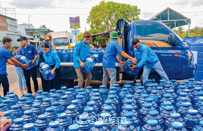 Với 2,1 tỷ đồng vận động các nguồn xã hội hoá, uỷ ban hội các cấp đã trao tặng 27.860 bồn chứa nước sạch hợp vệ sinh, 500 thùng nước lọc, 33.192 khối nước; tiền mặt cho các hộ gia đình có hoàn cảnh khó khăn trong đợt hạn hán năm 2024.