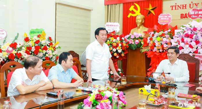 Đồng chí Lê Đức Cường - Ủy viên Ban Thường vụ Tỉnh ủy, Trưởng ban Tổ chức Tỉnh ủy phát biểu cảm ơn Thường trực Tỉnh ủy. Ảnh: Thành Duy