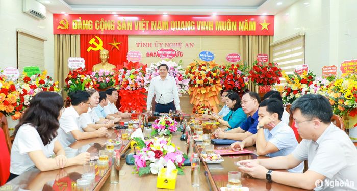 Đồng chí Hoàng Nghĩa Hiếu - Phó Bí thư Tỉnh ủy phát biểu chúc mừng Ban Tổ chức Tỉnh ủy. Ảnh: Thành Duy