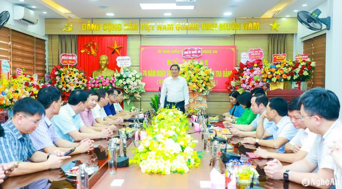 Đồng chí Hoàng Nghĩa Hiếu - Phó Bí thư Tỉnh ủy phát biểu chúc mừng Ủy ban Kiểm tra Tỉnh ủy. Ảnh: Thành Duy
