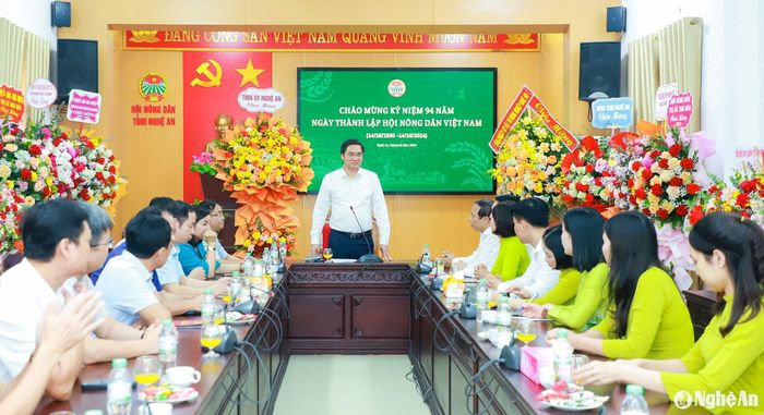 Đồng chí Hoàng Nghĩa Hiếu phát biểu chúc mừng Hội Nông dân tỉnh nhân kỷ niệm ngày truyền thống. Ảnh: Thành Duy