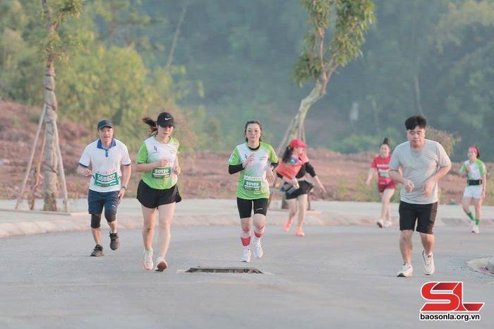 Nhiều VĐV tham gia giải chạy với mong muốn vượt qua chính mình.