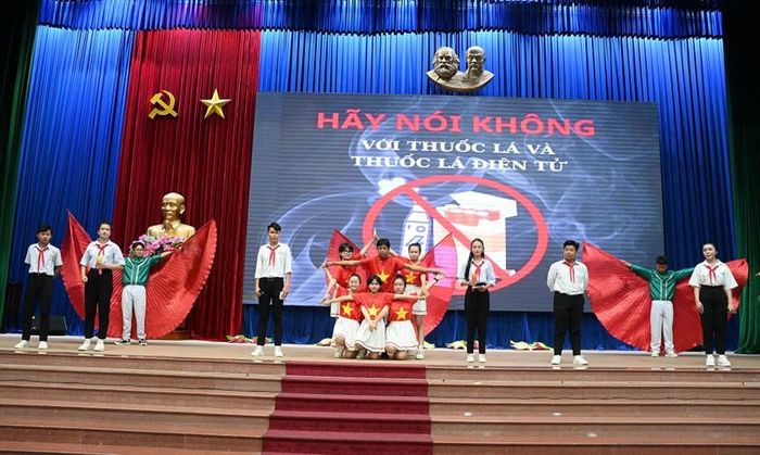 Phần thi sân khấu hóa diễn ra sôi nổi.