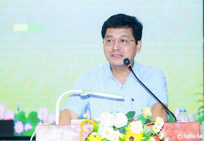 Đồng chí Phạm Trọng Hoàng - Ủy viên Ban Thường vụ Tỉnh ủy, Chủ nhiệm Ủy ban Kiểm tra Tỉnh ủy, Tổ trưởng Tổ Biên tập, Tiểu ban Văn kiện đại hội Đảng bộ tỉnh khóa XX, nhiệm kỳ 2025 - 2030 hướng dẫn xây dựng dự thảo văn kiện trình đại hội. Ảnh: Thành Duy