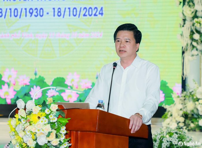 Đồng chí Nguyễn Đình Hùng - Ủy viên Ban Chấp hành Đảng bộ tỉnh, Chánh Văn phòng Tỉnh ủy phát biểu cảm ơn Thường trực Tỉnh ủy. Ảnh: Thành Duy