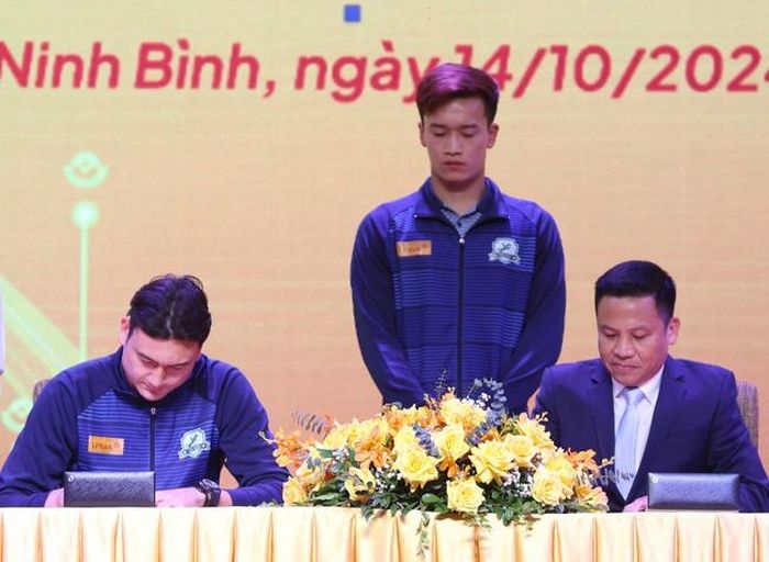 Quyết định của Hoàng Đức hay Đặng Văn Lâm xuống chơi ở giải hạng Nhất do chính họ đưa ra. Ảnh: Hải Hoàng