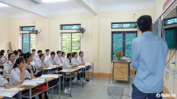 Tiết học của học sinh Trường THPT Nghi Lộc 2. Ảnh: Mỹ Hà